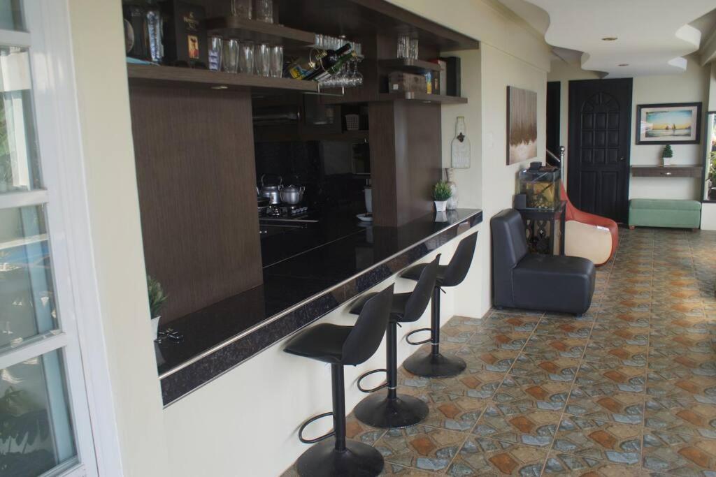 Avana Hills Tagaytay Villa Tagaytay City Eksteriør bilde